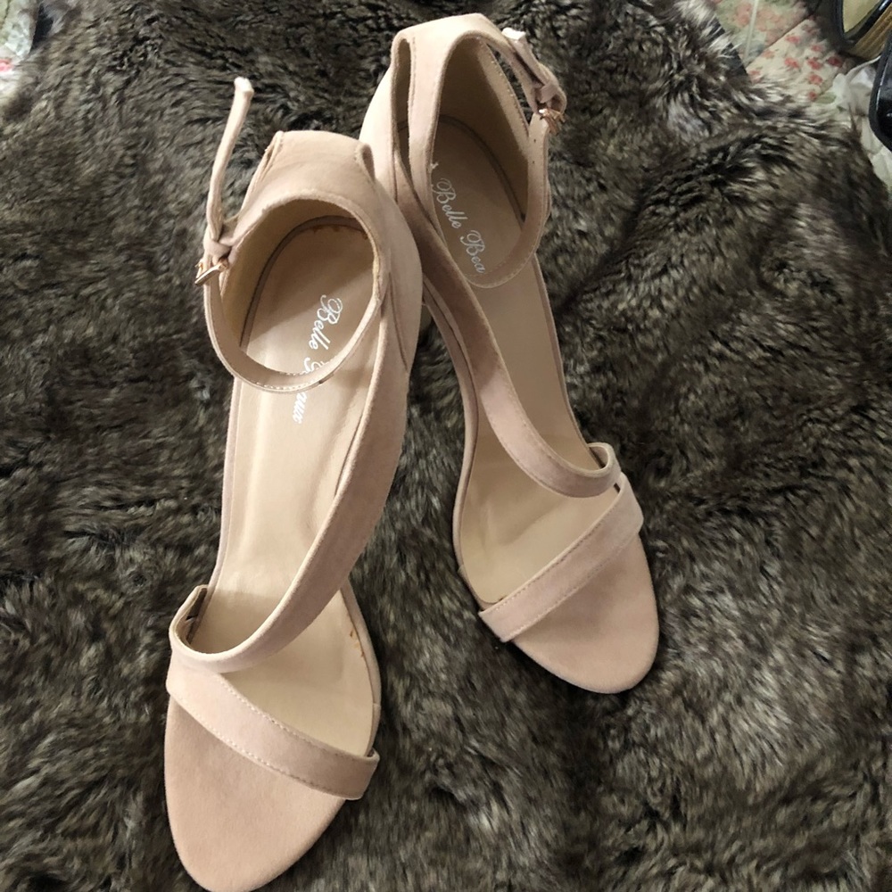 BELLE BEAUX nude suede pumps 👠